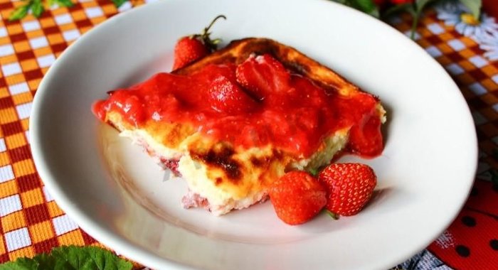 Творожная запеканка с клубникой