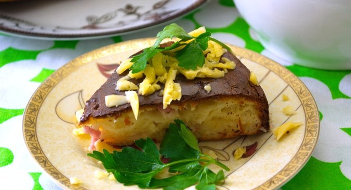 Пирог с сыром и ветчиной