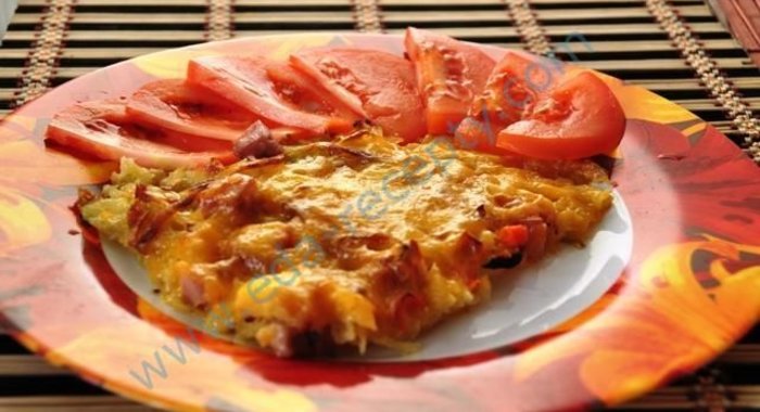 Запеканки из картофеля с овощами и колбасой