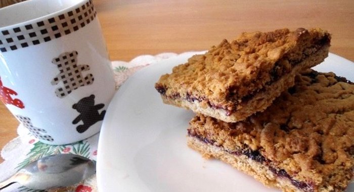 Тертый пирог со смородиной