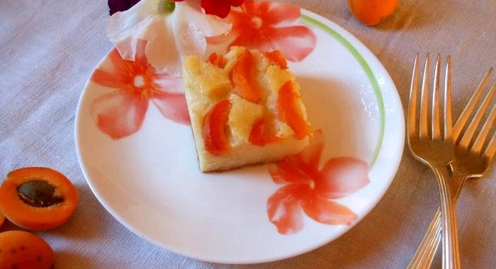 Манная запеканка с абрикосами