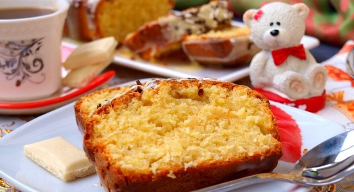 Кекс с белым шоколадом и кокосовой стружкой