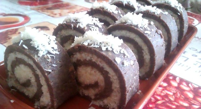 Шоколадно-кокосовый рулет