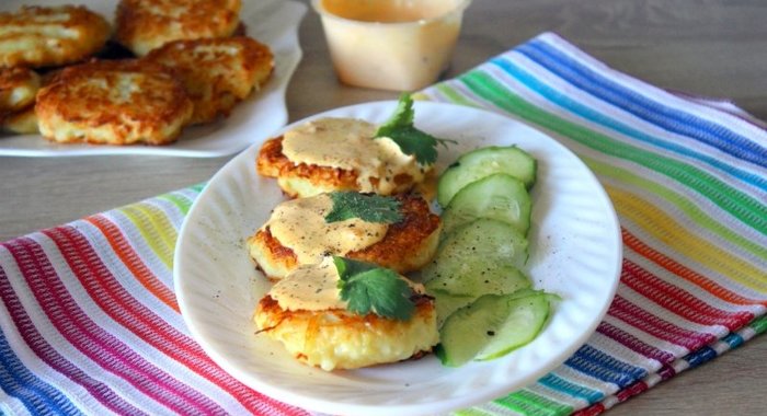 Котлетки из картофеля с соусом из тунца