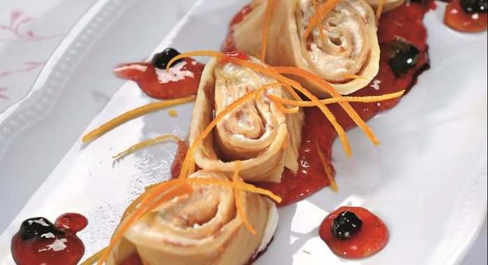 Блинчики с абрикосовым соусом