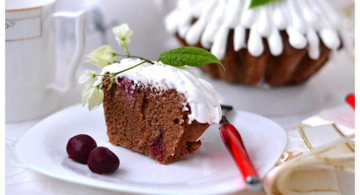 Постный шоколадный кекс с вишней Первоцвет