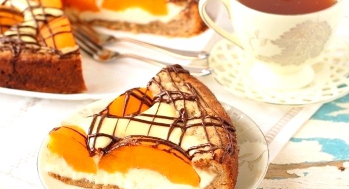 Творожный пирог с персиками