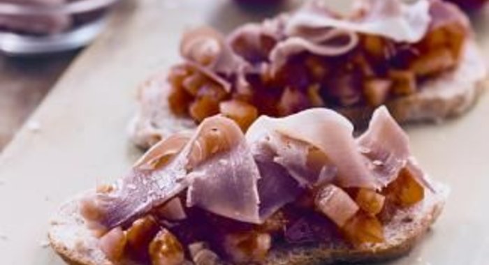 Испанский томатный хлеб с хамоном