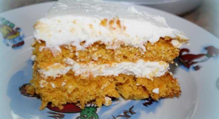 Морковный торт с творожным кремом