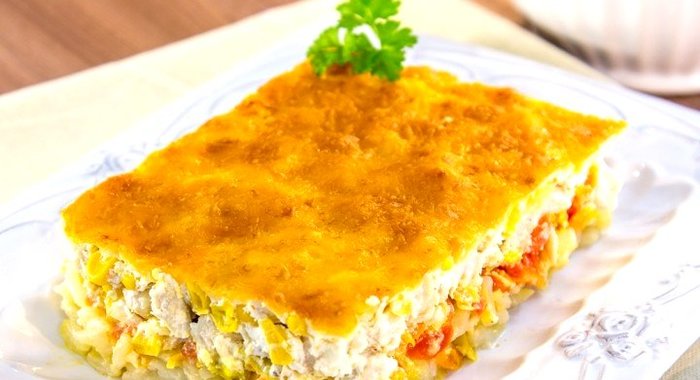 Запеканка с рисом, куриным филе, кукурузой и овощами