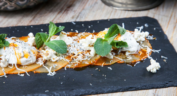 Пирог с вишней на шампанском