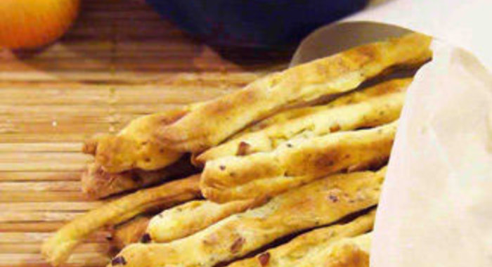 Хлебные палочки с луком