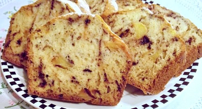 Кекс с яблоками и шоколадом