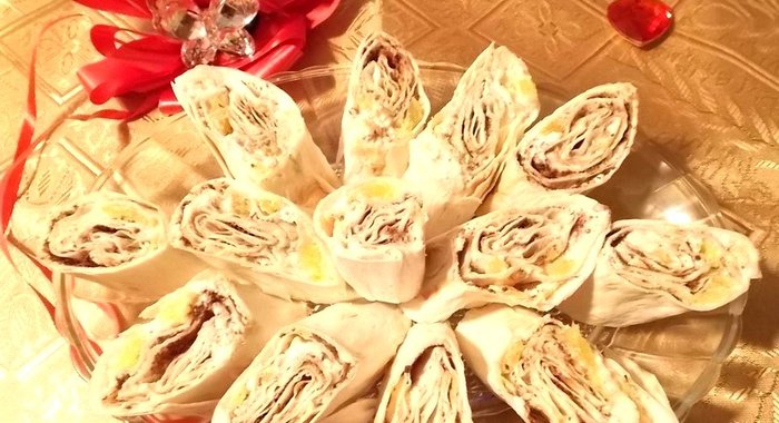 Рулетики из лаваша с творогом и апельсином