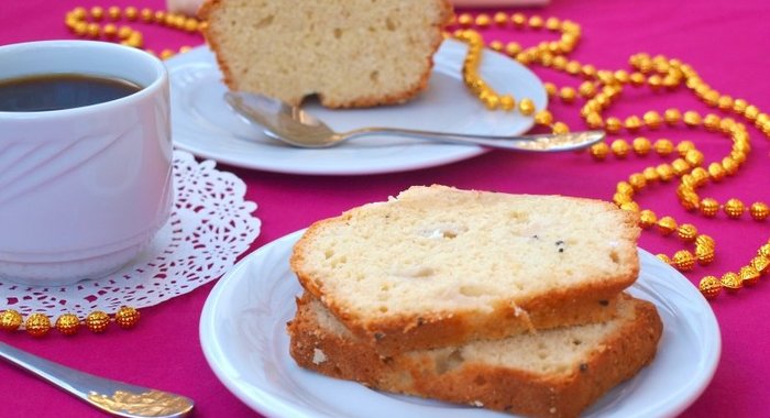 Яблочный кекс с кунжутом