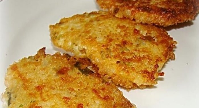 Хрустящие рисовые котлеты с зеленым луком