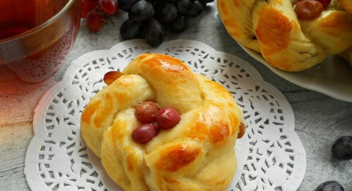 Булочки с изюмом в хлебопечке