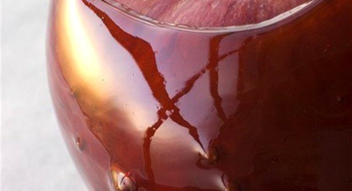 Карамелизованные яблоки с корицей