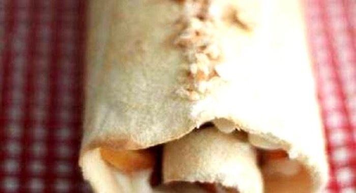 Бисквитный рулет с сыром