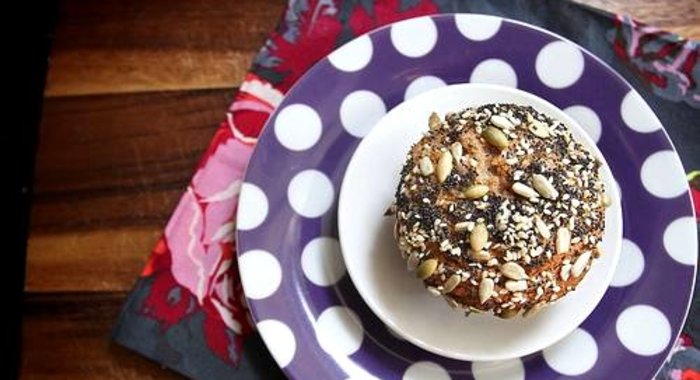 Банановые маффины с финиками и семечками