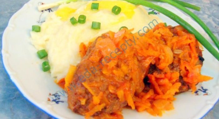 Замороженные котлеты в томатном соусе