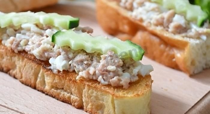 Бутерброды с печенью трески огурцом яйцами