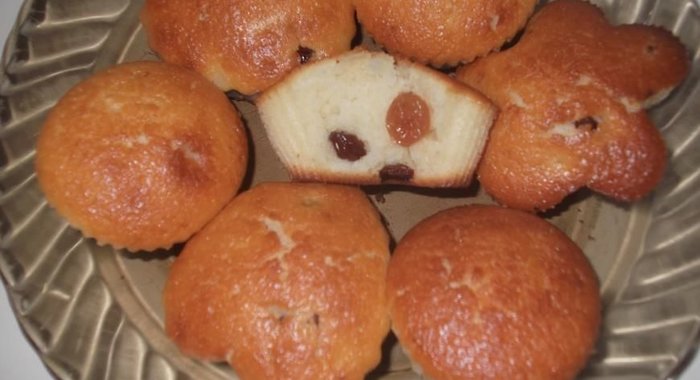 Кексы с изюмом