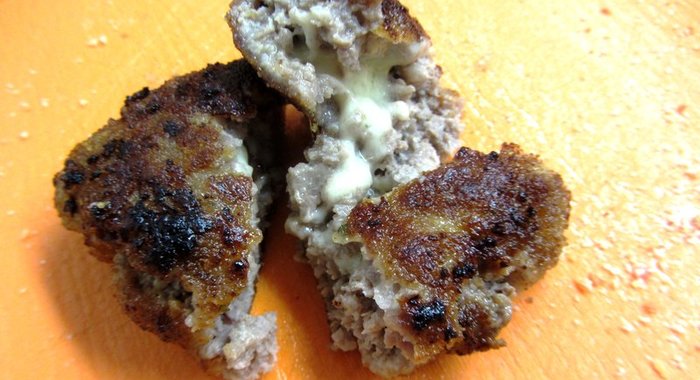Мясные котлеты с сыром