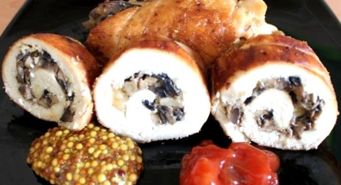 Куриные рулетики с грибами и сыром