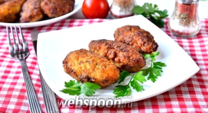 Котлеты из индюшиного фарша с морковью и панировочным сыром