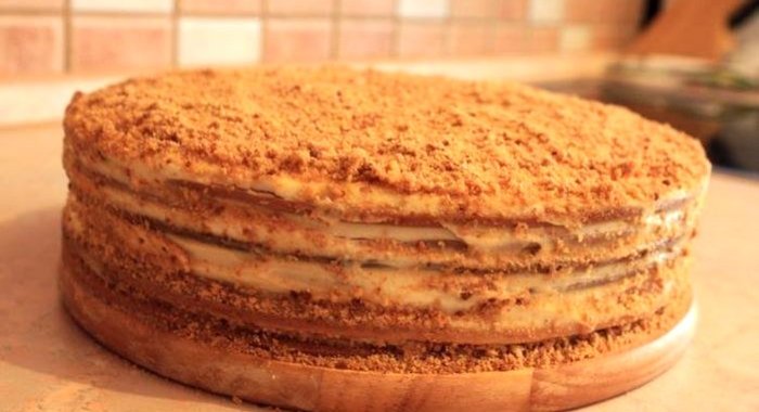 Торт «Медовик» с кремом из сгущенного молока