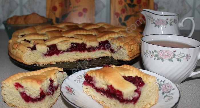 Малиновый пирог с малиной