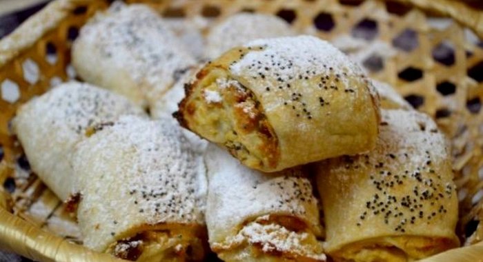 Рулетики из слоеного теста