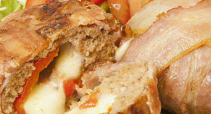 Котлеты с моцарелой в беконе