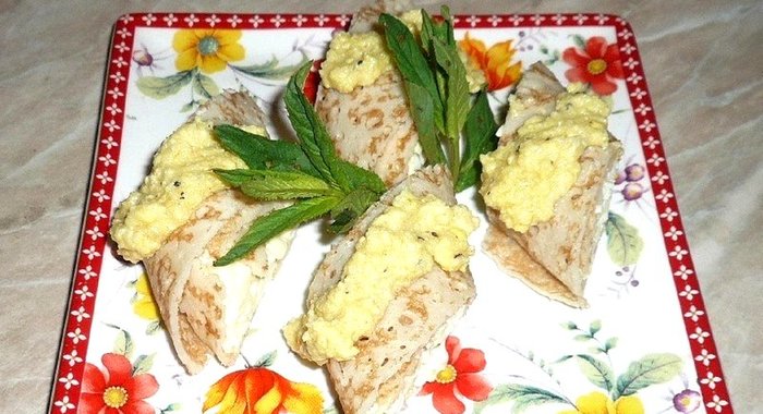 Блинчики закусочные с яичным соусом