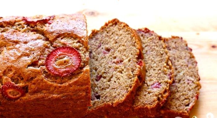 Бананово-клубничный хлеб