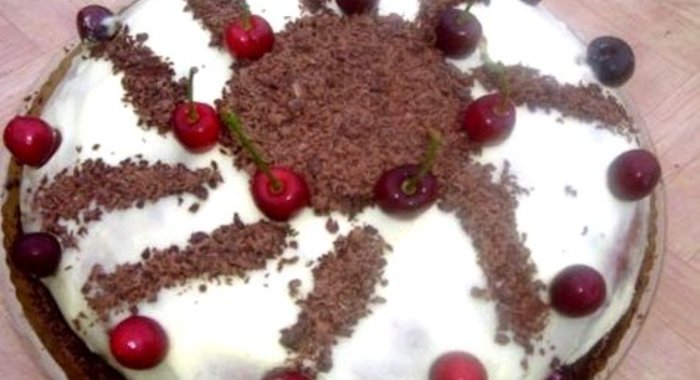 Быстрый бисквитный торт со сметанным кремом