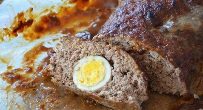 Мясной хлеб с яйцом