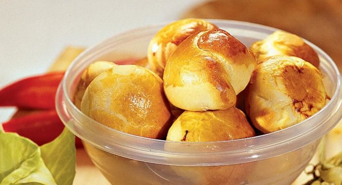 Пирожки из дрожжевого теста с капустой