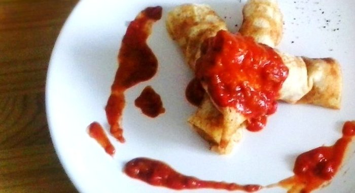 Блинчики с мясом в томатном соусе