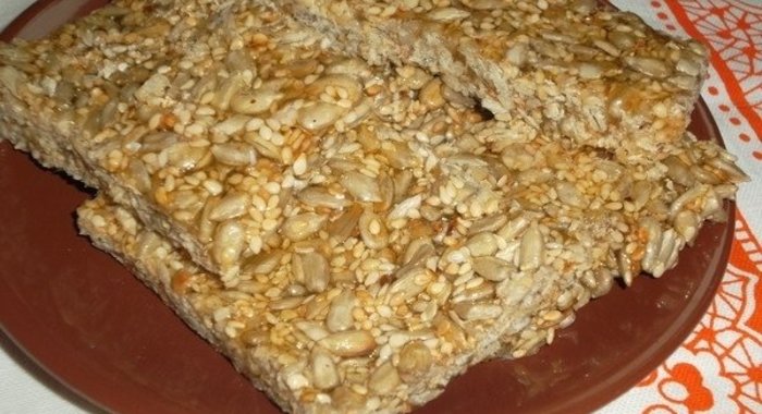 Козинак из кунжута и семечек