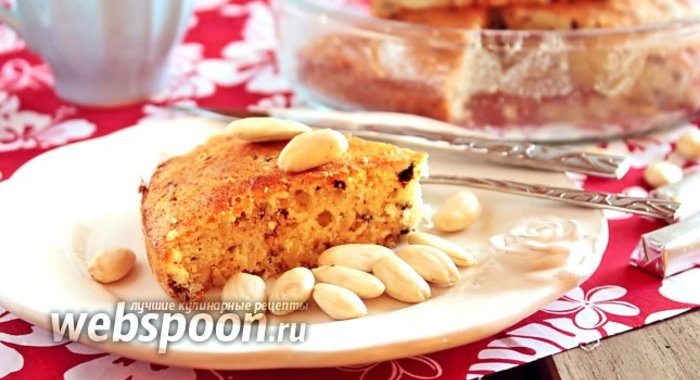 Миндальный кекс с кусочками шоколада