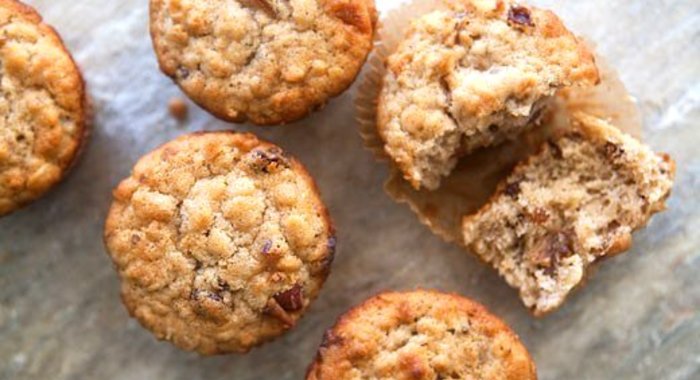 Кексы с изюмом и яблочным пюре