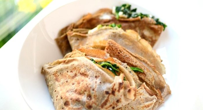 Блинчики со шпинатом и сыром