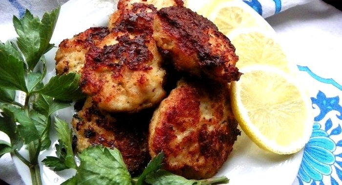 Куриные котлеты с цедрой лимона
