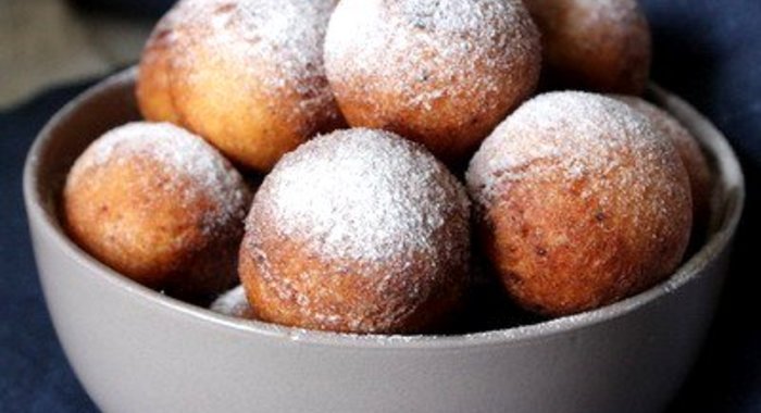 Творожные пончики в сахарной пудре