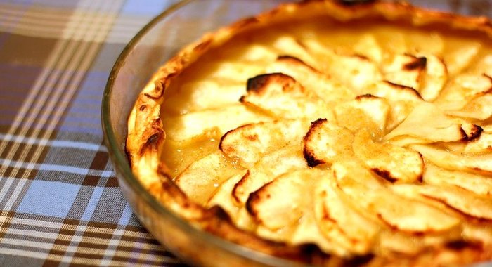 Тарт татен с яблоками из слоеного теста