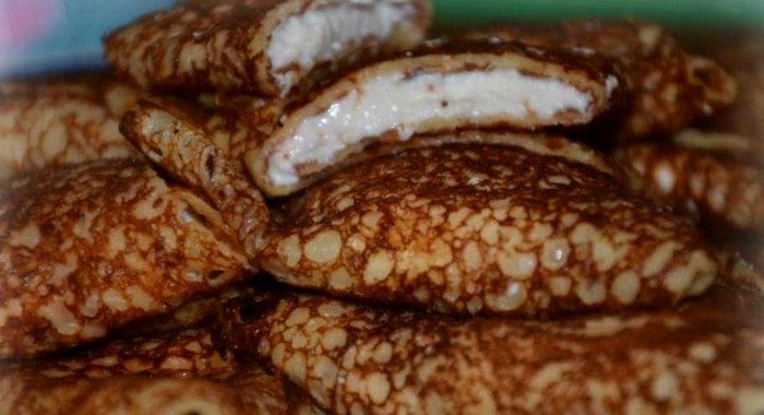 Блинчики с творогом и вишней треугольнички