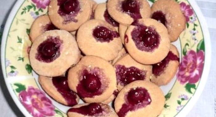 Печенье с корицей и вишней