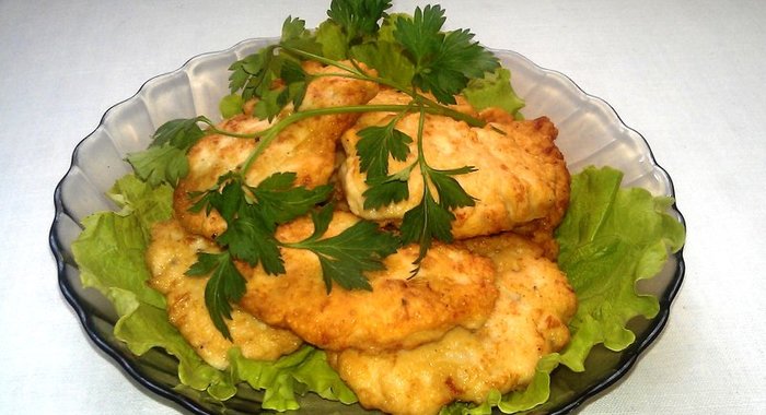 Рубленые куриные котлеты с сыром на сковороде